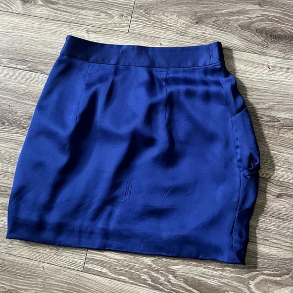 Club Monaco silk mini skirt - Picture 4 of 6